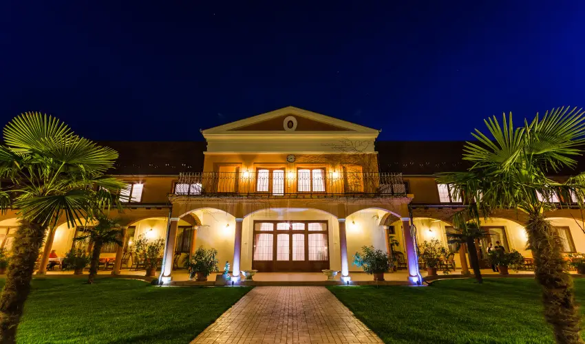 Hotel Vinum Wellness s Konferencia Hotel Kiskrs - Pnksd