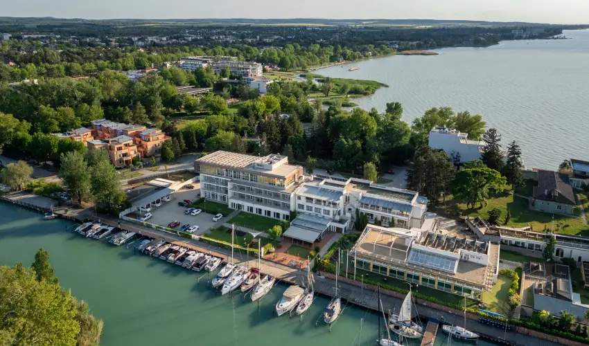 Hotel Yacht Wellness & Business Si�fok - P�nk�sd