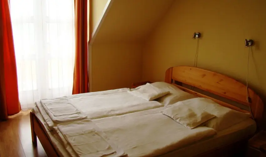 Therm�l Apartmanh�z Kom�rom - P�nk�sd