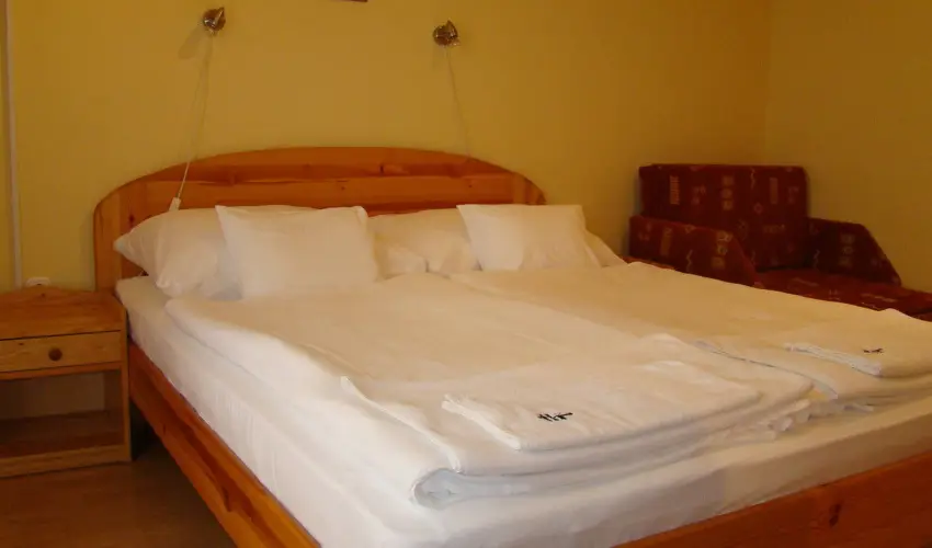 Therm�l Apartmanh�z Kom�rom - P�nk�sd