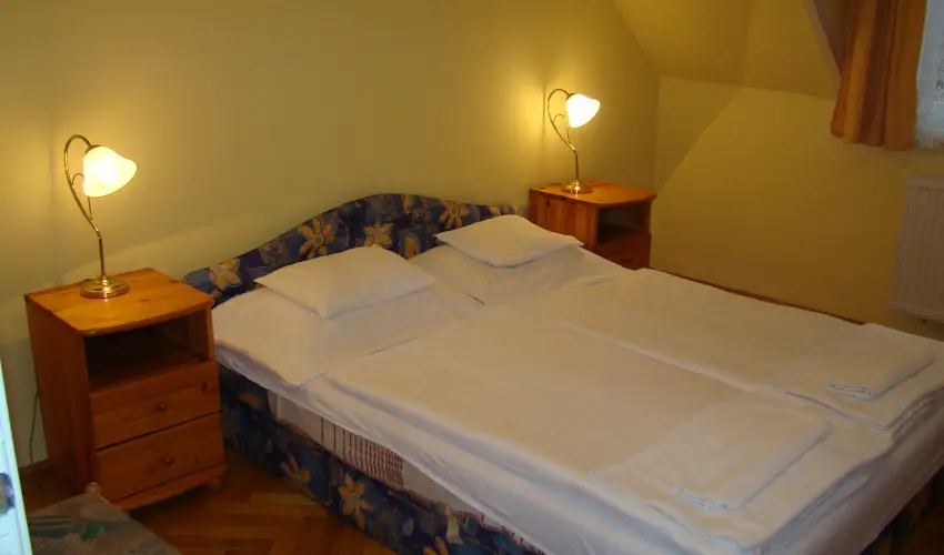 Therm�l Apartmanh�z Kom�rom - P�nk�sd