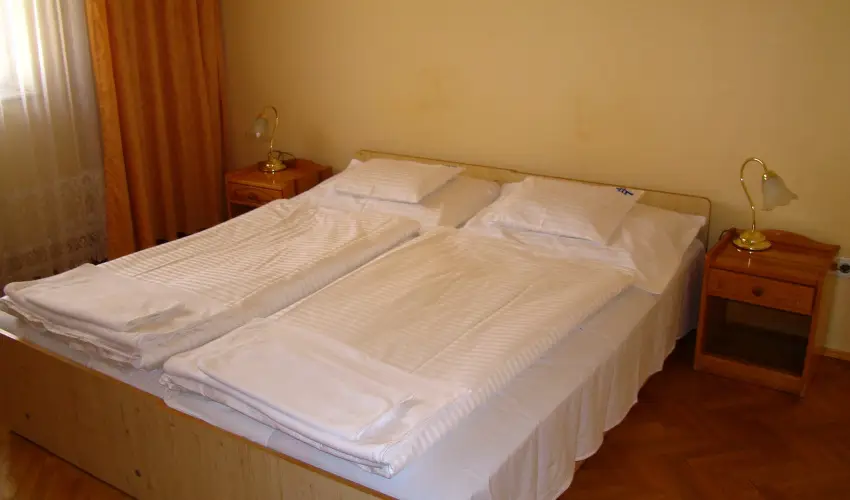 Therm�l Apartmanh�z Kom�rom - P�nk�sd