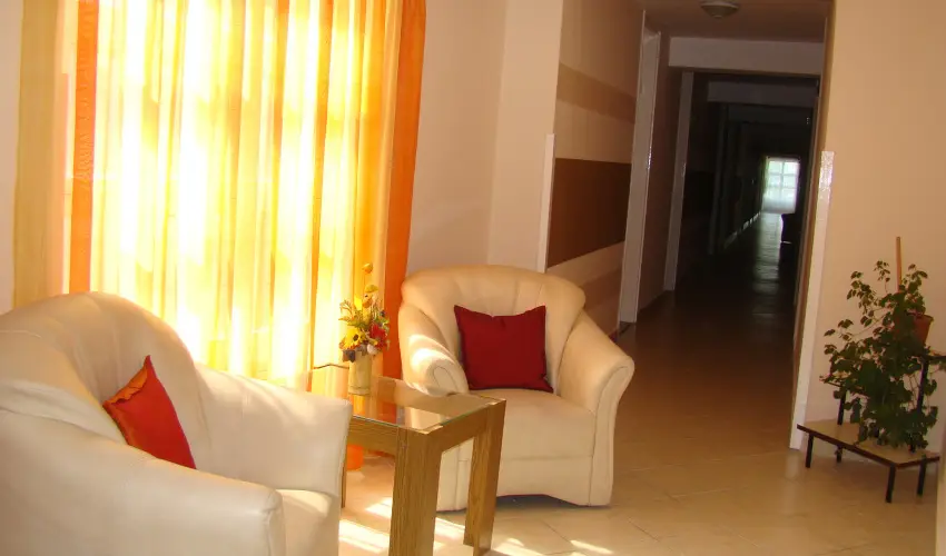 Therm�l Apartmanh�z Kom�rom - P�nk�sd