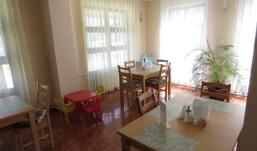 Therm�l Apartmanh�z Kom�rom - P�nk�sd