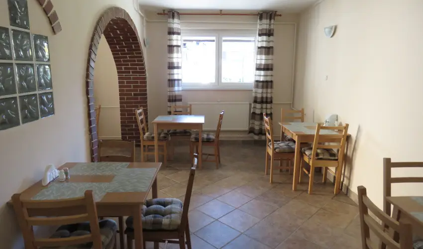 Therm�l Apartmanh�z Kom�rom - P�nk�sd