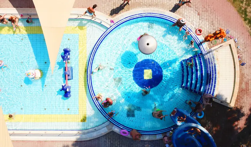 Therm�l Apartmanh�z Kom�rom - P�nk�sd