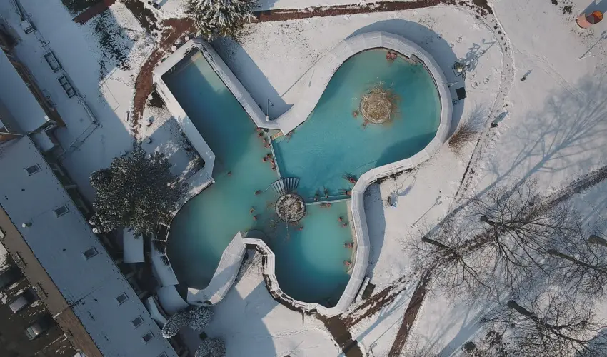 Therm�l Apartmanh�z Kom�rom - P�nk�sd