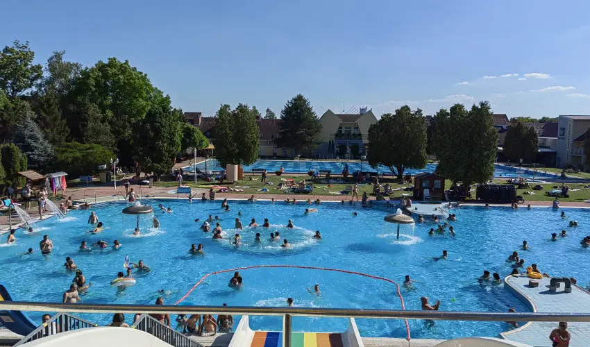 Therm�l Apartmanh�z Kom�rom - P�nk�sd