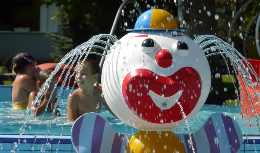 Therm�l Apartmanh�z Kom�rom - P�nk�sd