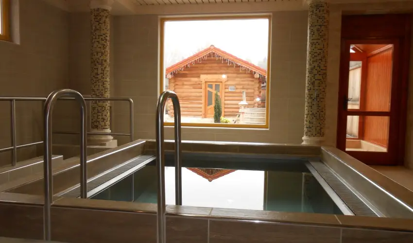 Therm�l Apartmanh�z Kom�rom - P�nk�sd