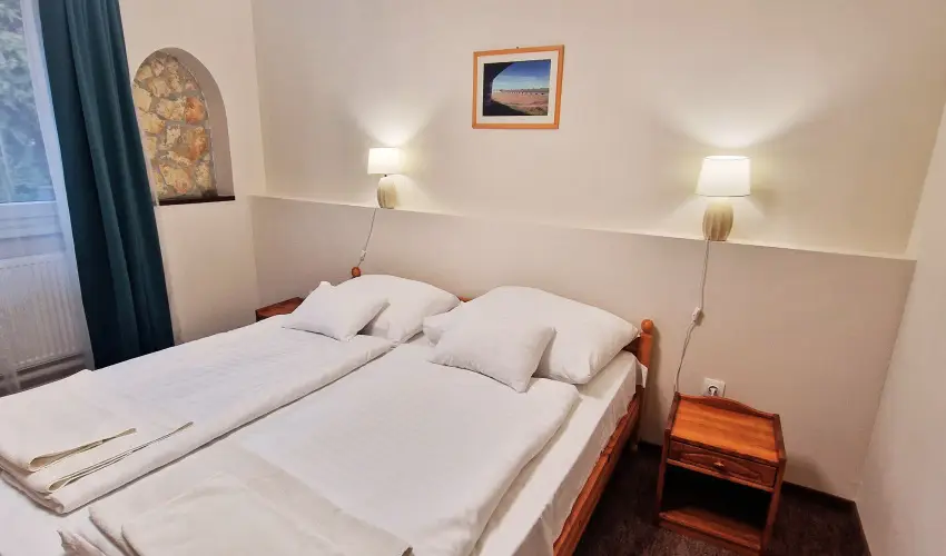 Therm�l Apartmanh�z Kom�rom - P�nk�sd