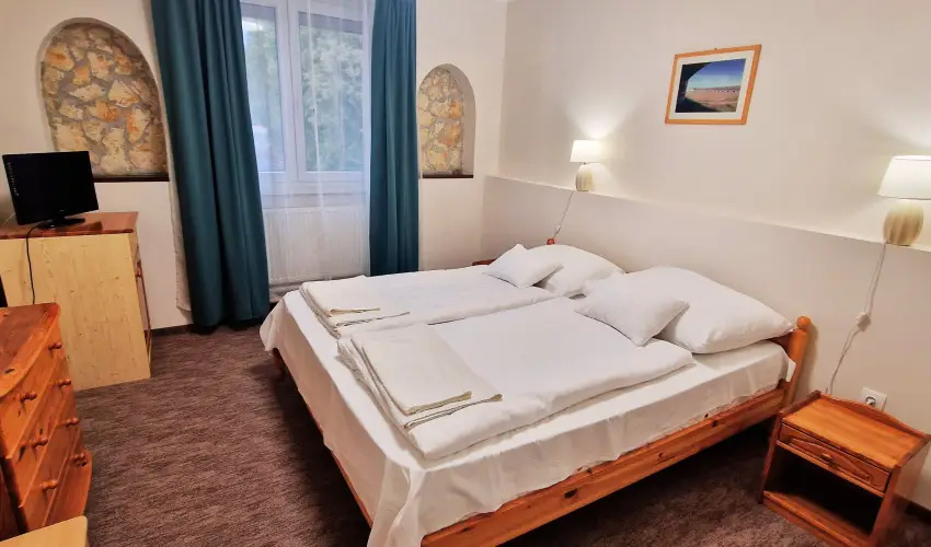 Therm�l Apartmanh�z Kom�rom - P�nk�sd