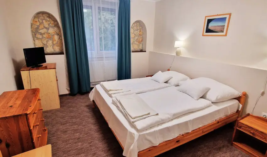 Therm�l Apartmanh�z Kom�rom - P�nk�sd