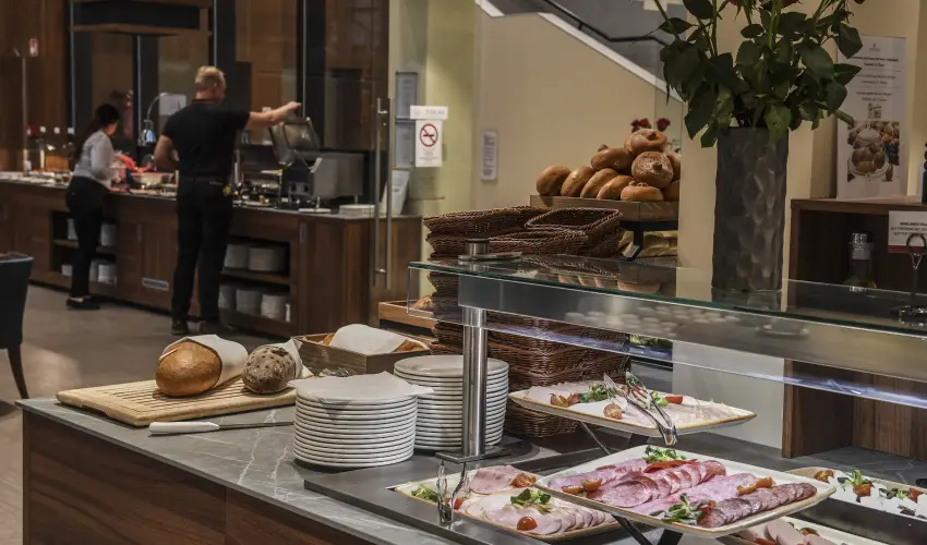 Hunguest Hotel S�st� Ny�regyh�za - S�st� - P�nk�sd (min. 3 �j)