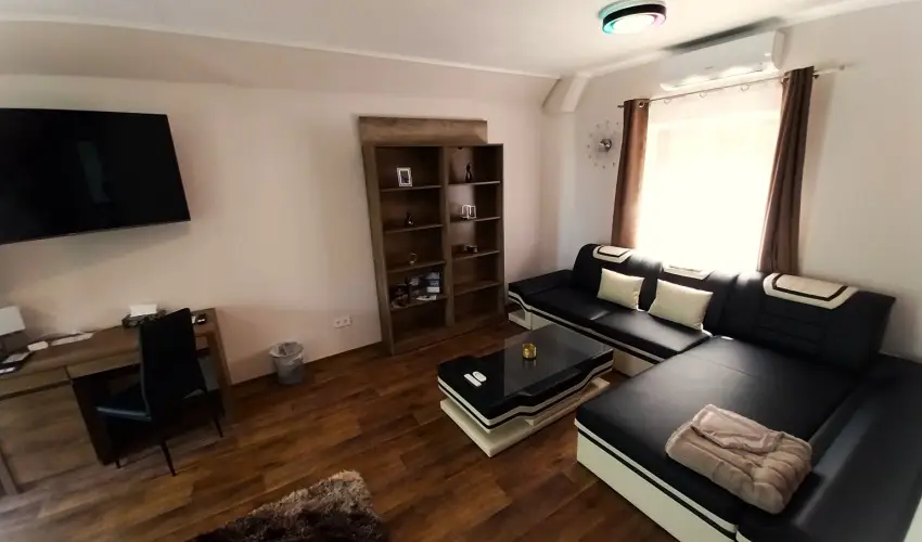 Hunor Vend�gh�z S�toralja�jhely - P�nk�sd (min. 2 �j)