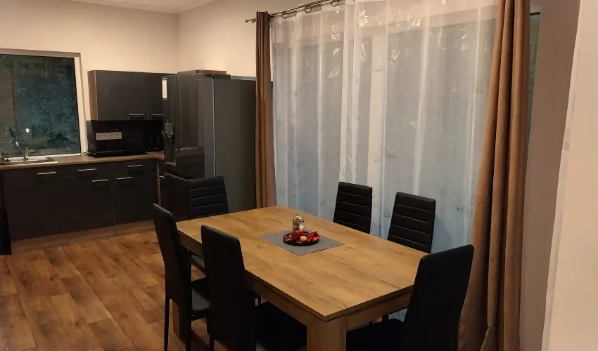 Hunor Vend�gh�z S�toralja�jhely - P�nk�sd (min. 2 �j)