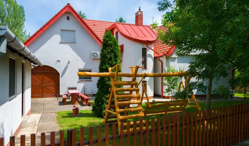 Huszr Vendghz rvnyes - Pnksd (min. 2 j)