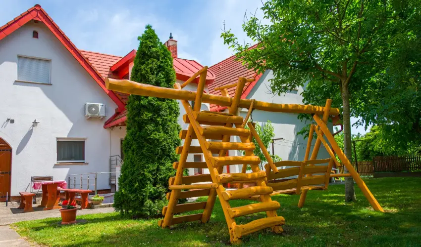 Huszr Vendghz rvnyes - Pnksd (min. 2 j)