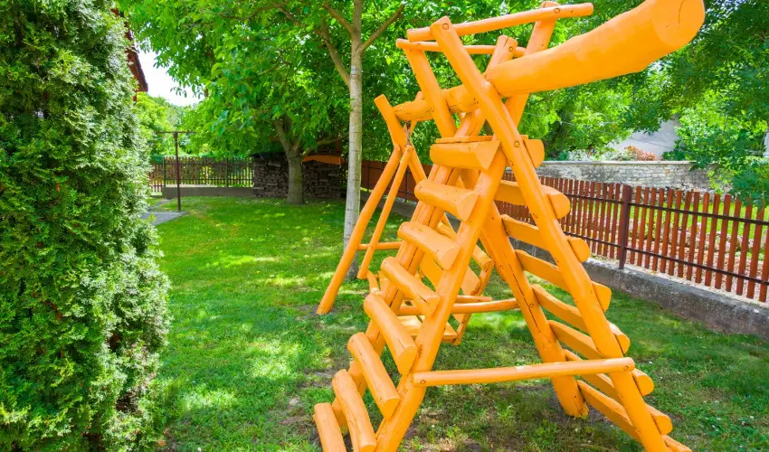 Huszr Vendghz rvnyes - Pnksd (min. 2 j)