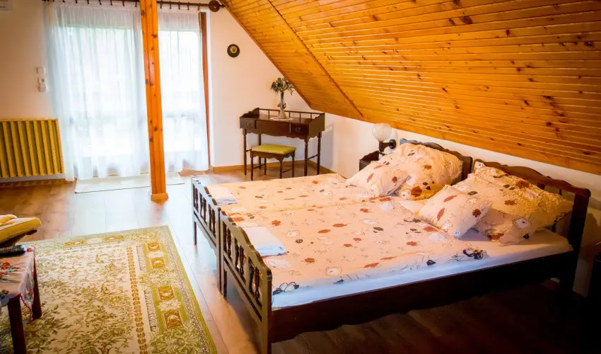 Huszr Vendghz rvnyes - Pnksd (min. 2 j)