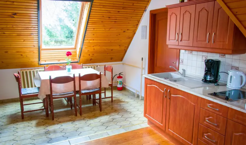 Huszr Vendghz rvnyes - Pnksd (min. 2 j)