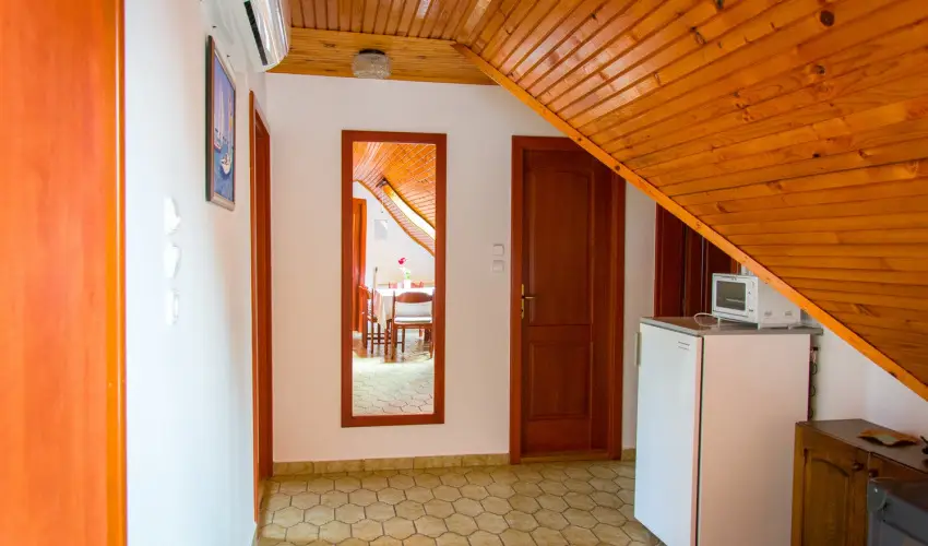 Huszr Vendghz rvnyes - Pnksd (min. 2 j)