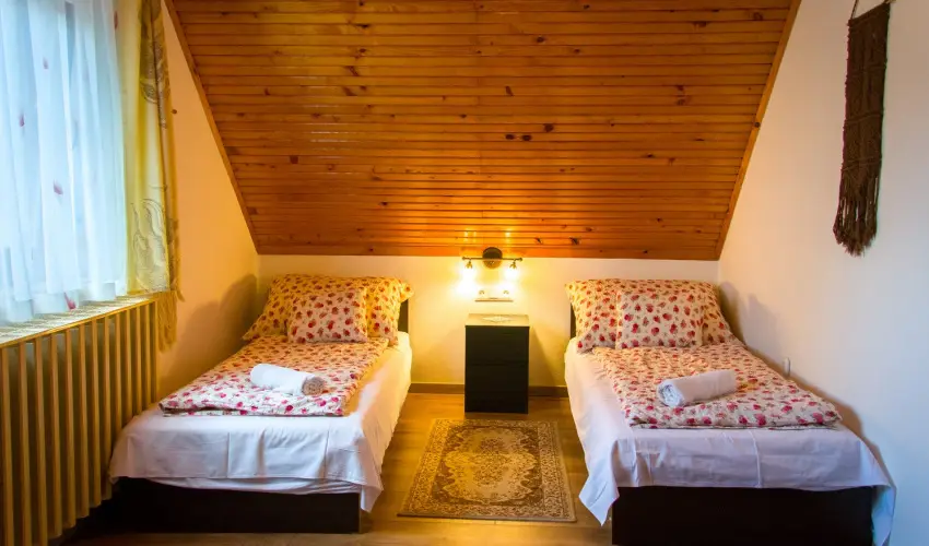 Huszr Vendghz rvnyes - Pnksd (min. 2 j)