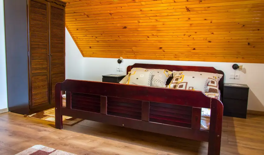 Huszr Vendghz rvnyes - Pnksd (min. 2 j)