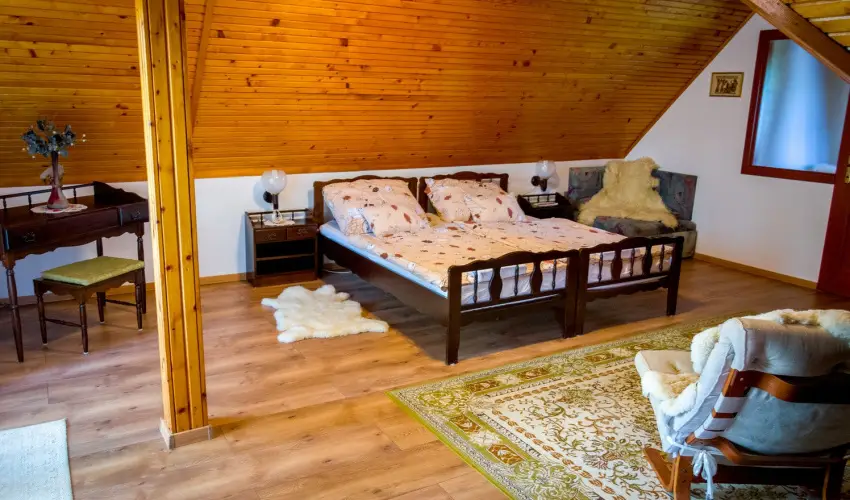 Huszr Vendghz rvnyes - Pnksd (min. 2 j)