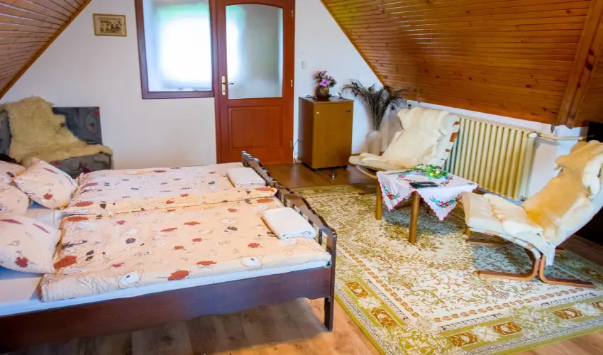 Huszr Vendghz rvnyes - Pnksd (min. 2 j)