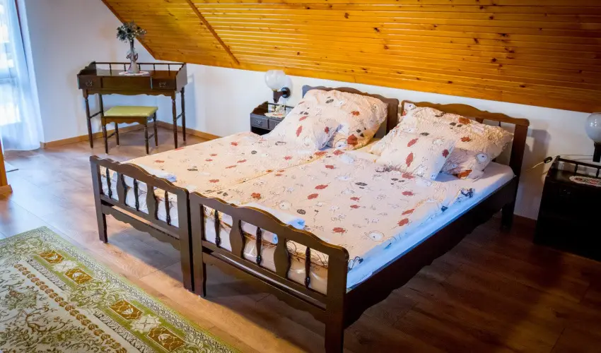 Huszr Vendghz rvnyes - Pnksd (min. 2 j)