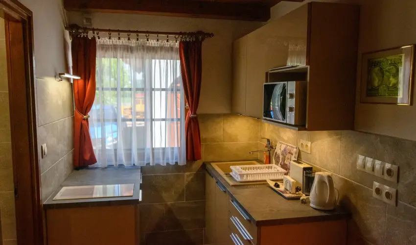 Huszr Vendghz rvnyes - Pnksd (min. 2 j)