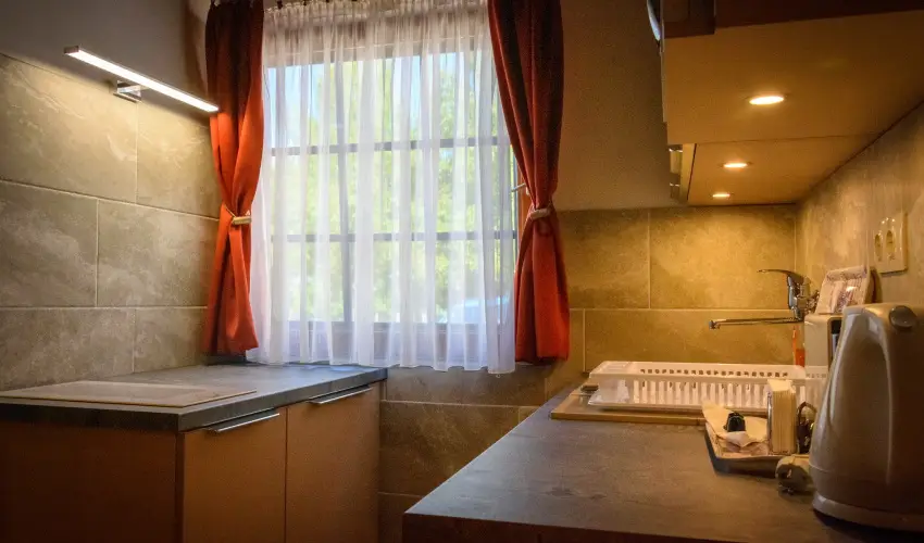 Huszr Vendghz rvnyes - Pnksd (min. 2 j)