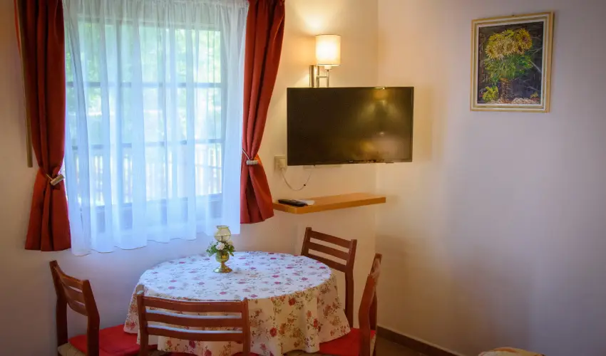 Huszr Vendghz rvnyes - Pnksd (min. 2 j)