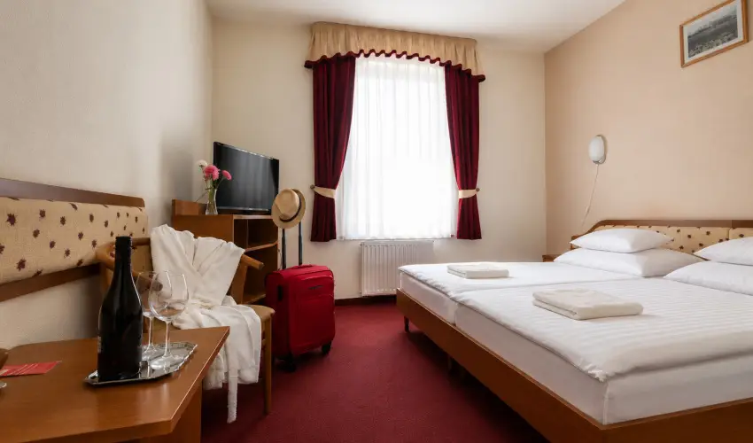 Hotel Imperial Gy�gysz�ll� Kisk�r�s - P�nk�sd
