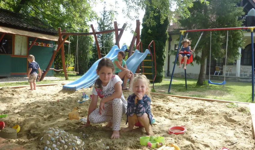 Zsanett Hotel Balatonkeresztr - Pnksd 