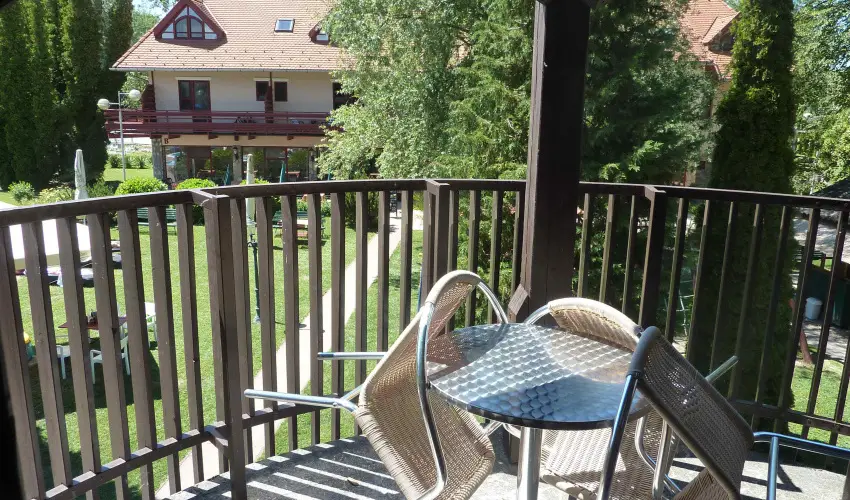 Zsanett Hotel Balatonkeresztr - Pnksd 