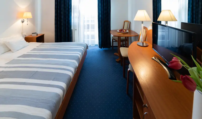 Zsanett Hotel Balatonkeresztr - Pnksd 