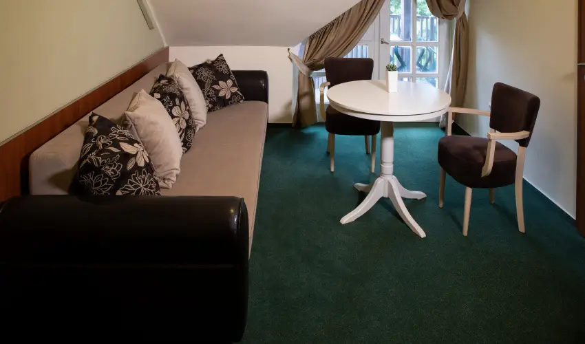 Zsanett Hotel Balatonkeresztr - Pnksd 