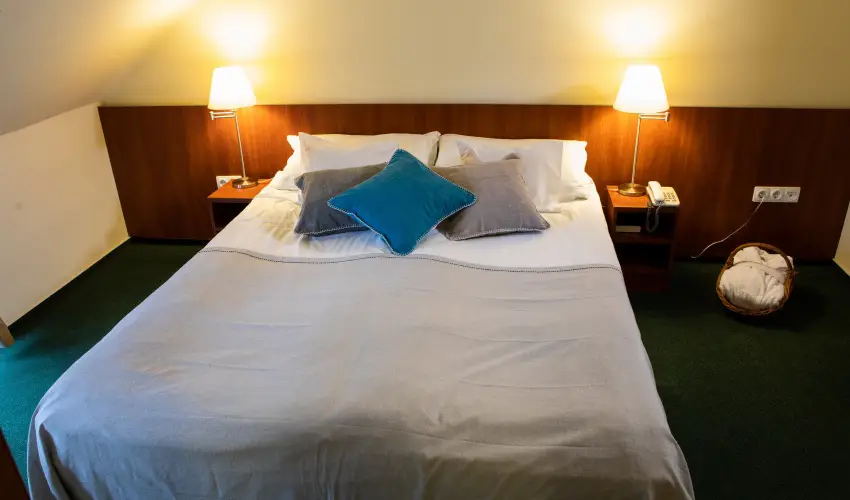 Zsanett Hotel Balatonkeresztr - Pnksd 