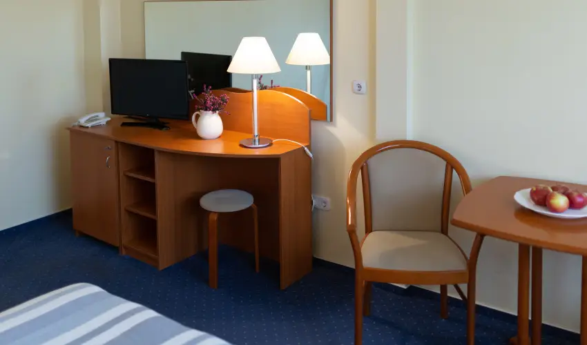 Zsanett Hotel Balatonkeresztr - Pnksd 