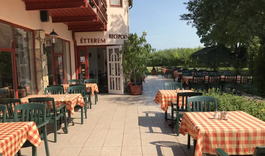 Zsanett Hotel Balatonkeresztr - Pnksd 