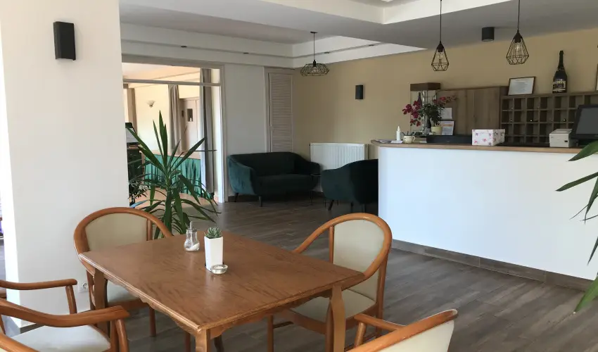 Zsanett Hotel Balatonkeresztr - Pnksd 