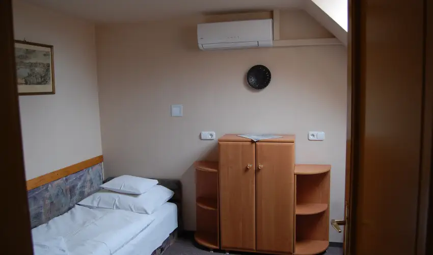 Judit Panzi Tapolca-Gyulakeszi - Pnksd (min. 2 j)