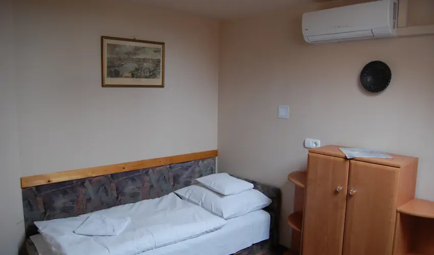 Judit Panzi Tapolca-Gyulakeszi - Pnksd (min. 2 j)