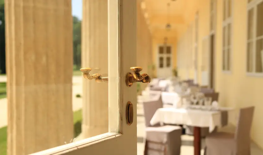 Krolyi Kastly Hotel & Restaurant  Fehrvrcsurg - Pnksd - specilis elrefizetssel