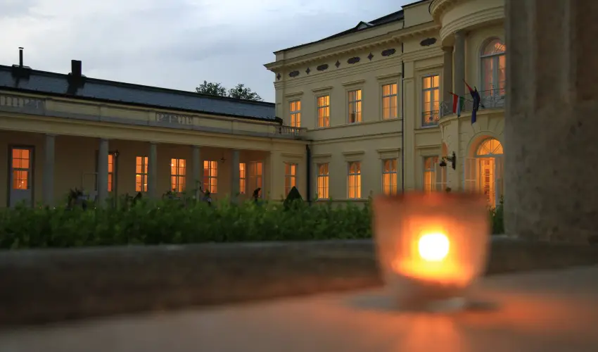 Krolyi Kastly Hotel & Restaurant  Fehrvrcsurg - Pnksd - specilis elrefizetssel