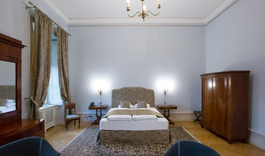 Krolyi Kastly Hotel & Restaurant  Fehrvrcsurg - Pnksd - specilis elrefizetssel