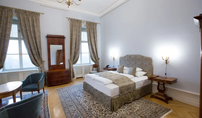 Krolyi Kastly Hotel & Restaurant  Fehrvrcsurg - Pnksd - specilis elrefizetssel