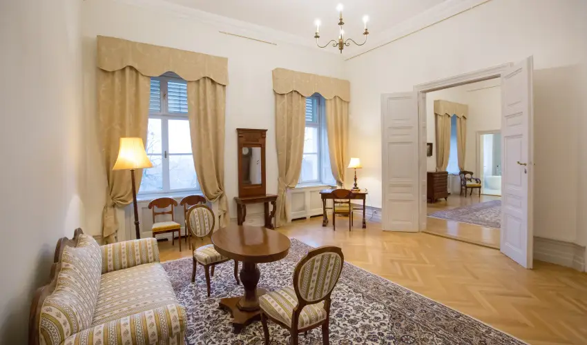 Krolyi Kastly Hotel & Restaurant  Fehrvrcsurg - Pnksd - specilis elrefizetssel